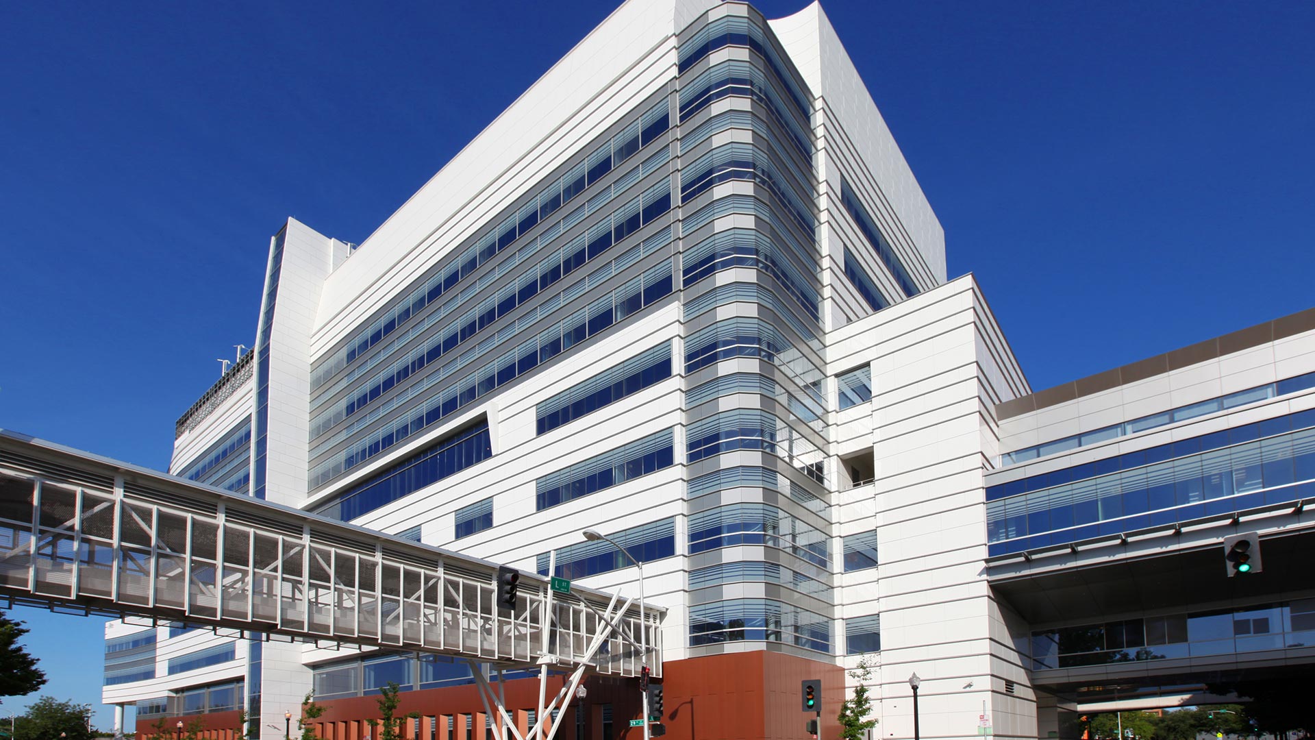 Sutter Health Medical Center - Sacramento - Street View